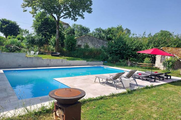 Location de vacances pour 2 personnes, avec Jardin et Piscine à Lacour