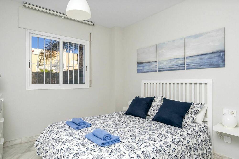 Appartement entier, Confortable appartement pour 4 personnes avec climatisation, piscine, Tv et terrasse in Montemar Torremolinos, Torremolinos