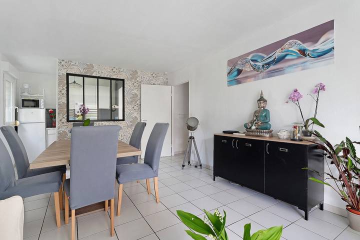 Appartement entier, Appartement « Le Cocon De Laurence » avec terrasse privée et Wi-Fi in Pleurtuit, Région de Saint-Malo
