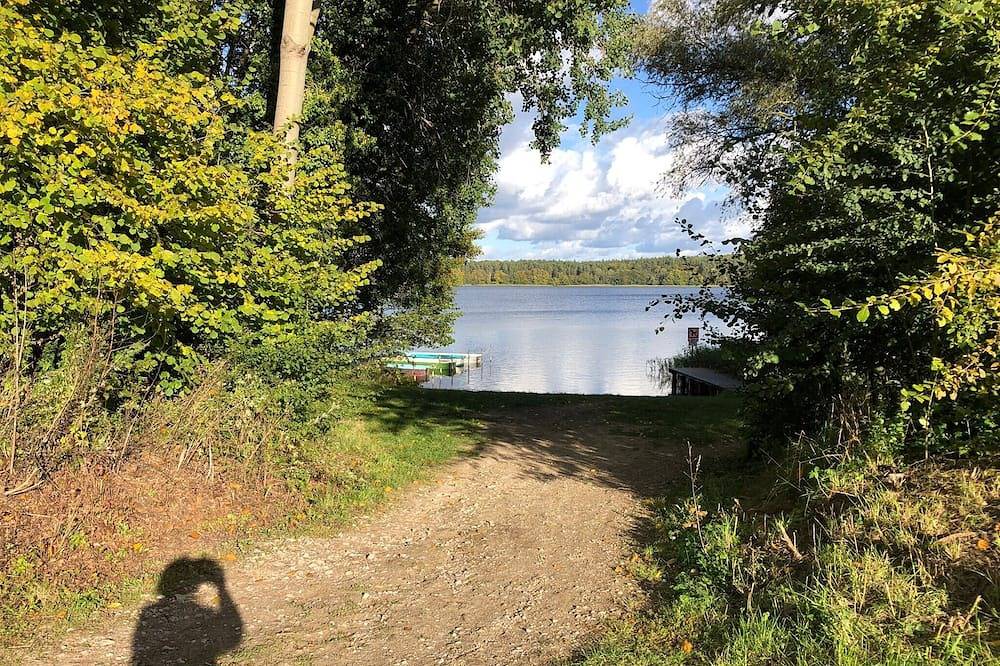 Ganze Wohnung, Gemütliche Ferienwohnung; Mecklenburger Seenplatte; Neue Küche in Schwarz, Mecklenburgische Seenplatte