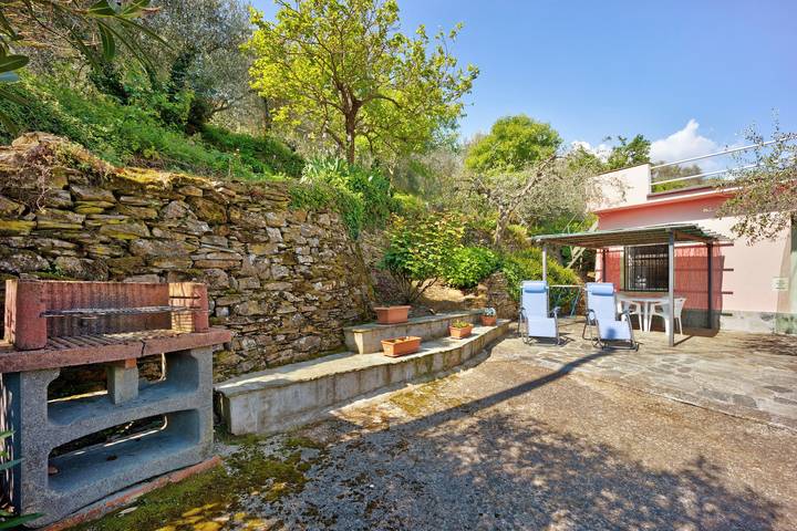 Casa vacanze "Casetta Antonella" con vista sulle montagne, giardino e terrazza in Lecchiore, Comune di Dolcedo