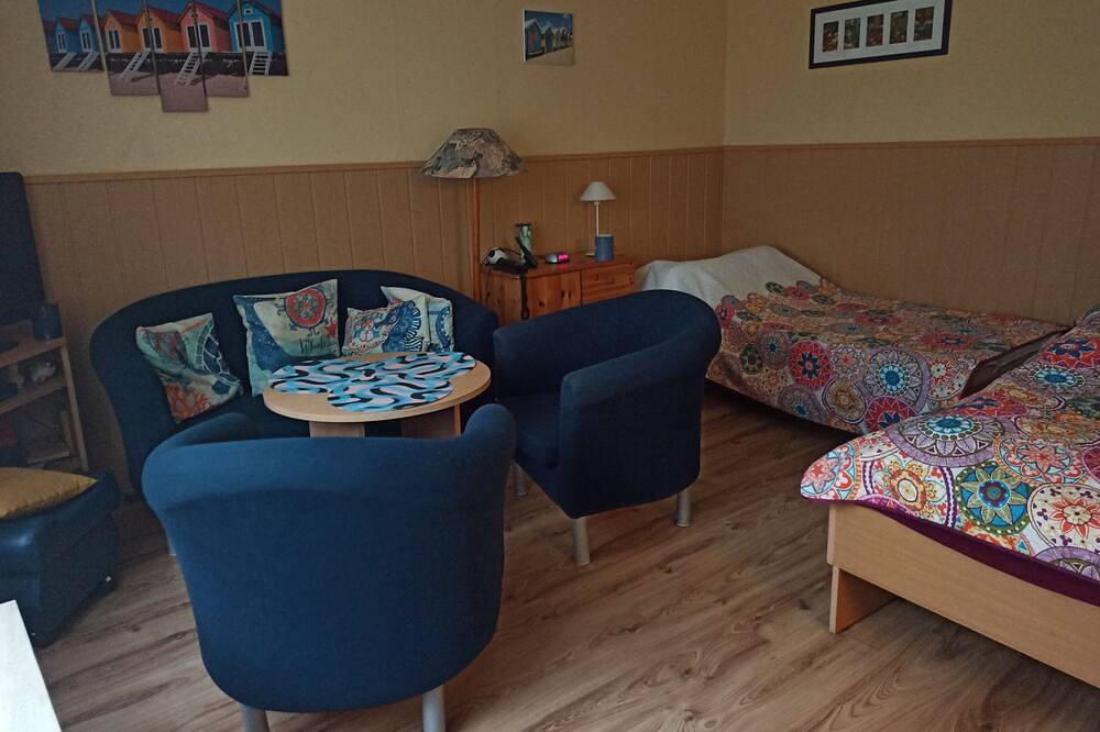 Der Ferienbungalow südlich vom Seebad Zinnowitz. Auf einem goßen Grundstück in Neuendorf (Usedom), Lütow