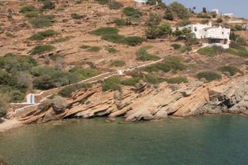 Location de vacances pour 10 personnes, avec vue sur l’océan ainsi que jardin et balcon dans Chora (Ios)