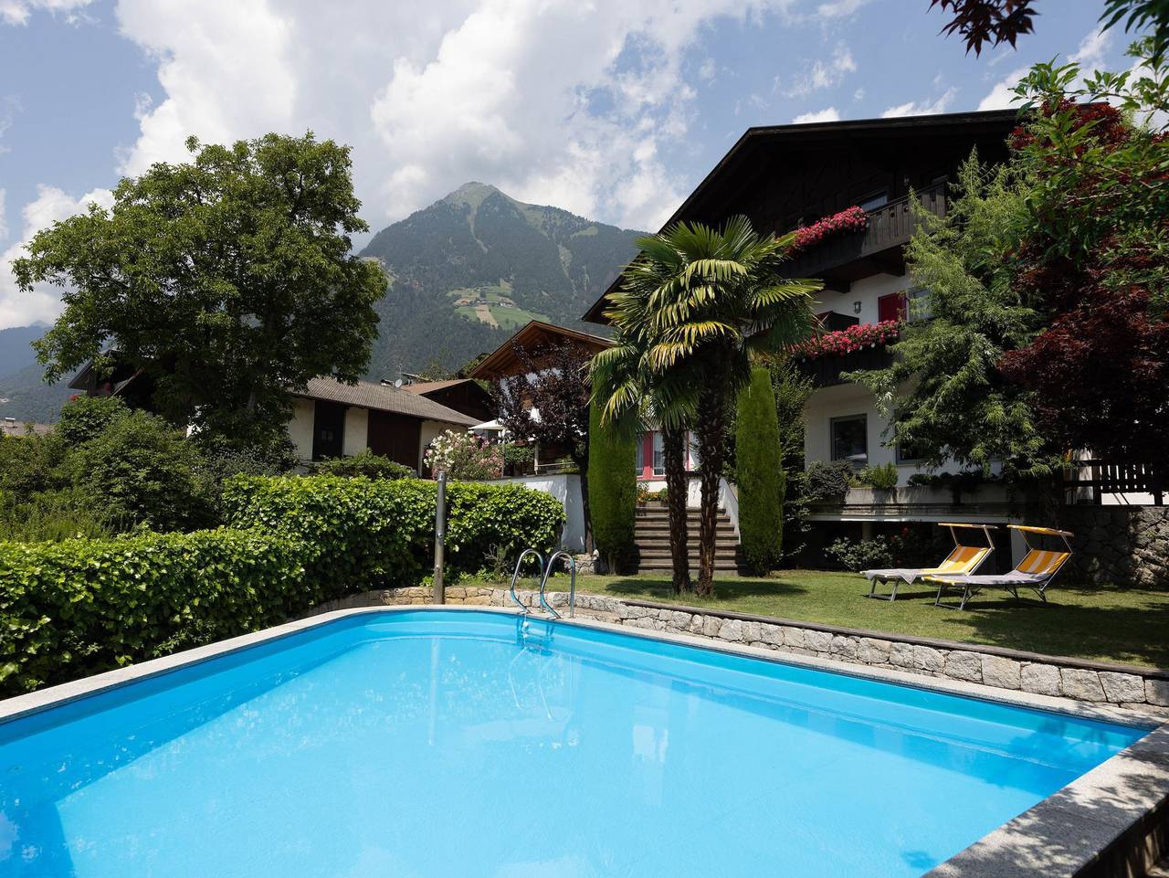 Ganze Ferienwohnung, Garni Juval - Doppelzimmer mit Südbalkon und Sitzecke in Dorf Tirol, Texelgruppe