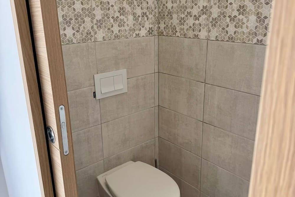 Apartamento entero, Les 4 Sources / Apartment with a view, terrace, air conditioning, and private parking in Villelaure, Parque natural regional del Luberon