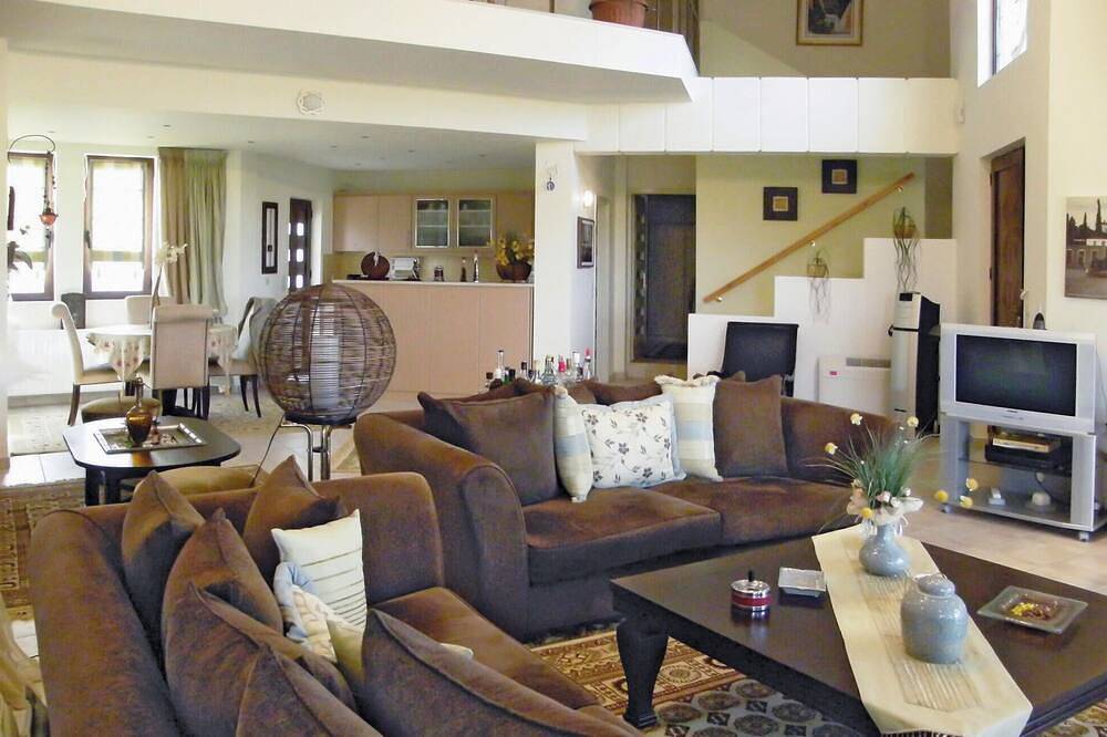 Awesome home in Kamena Vourla in Phtiotis region