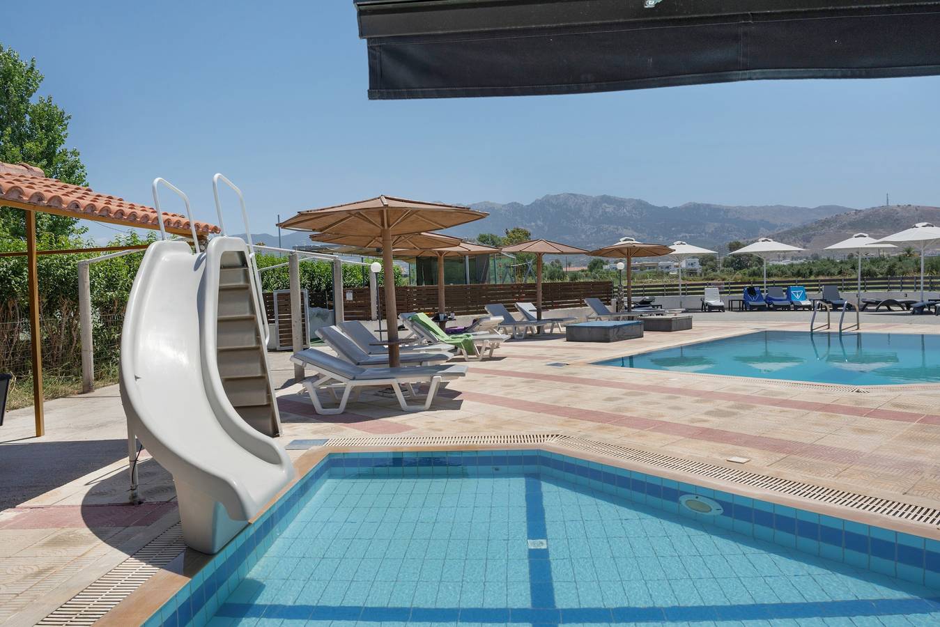 Studio Appartement 'Golden Sun 5' met Uitzicht op Zee, Gedeeld Zwembad en Wifi, foto 15
