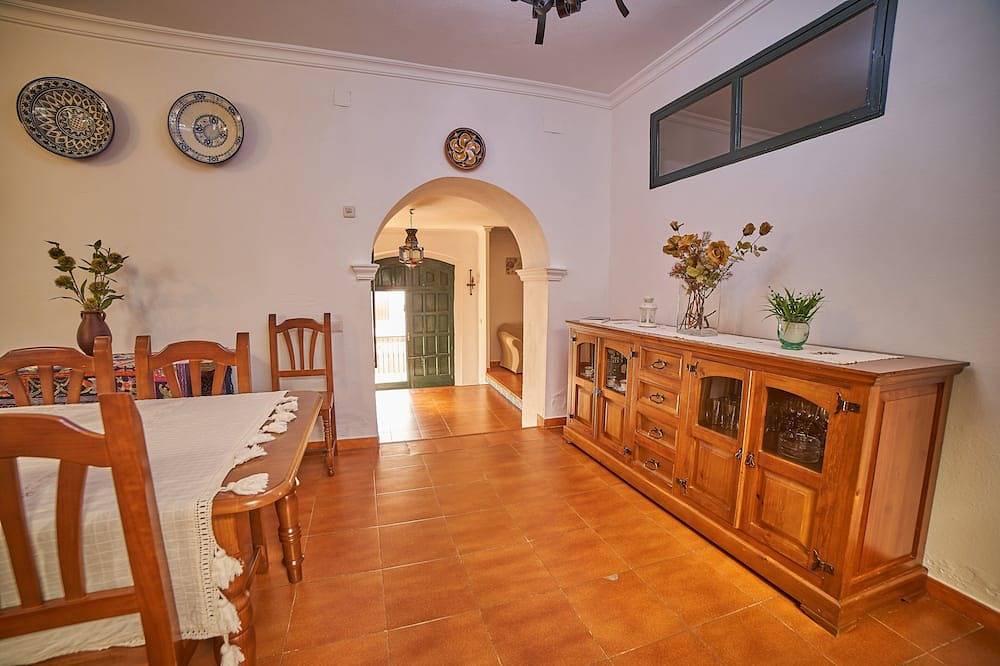 Villa Irene: large rural house for large groups (16 people) in Fuenteheridos, Sierra de Aracena y Picos de Aroche