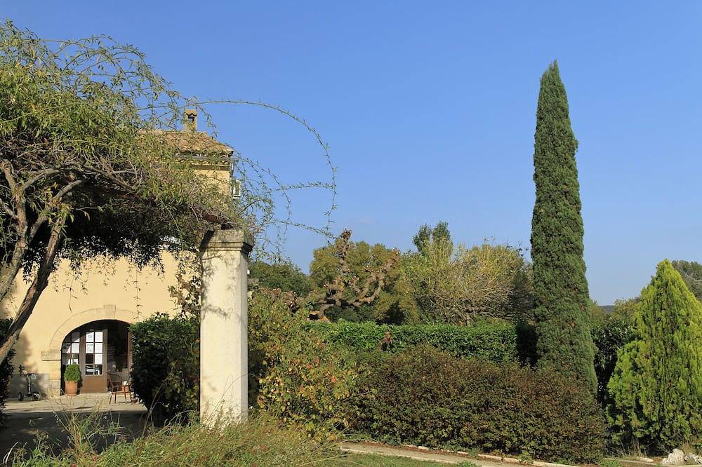 Gite du golf dans un écrin de 30 hectares à 5 mn de la place aux herbes in Uzès, Région de Nîmes