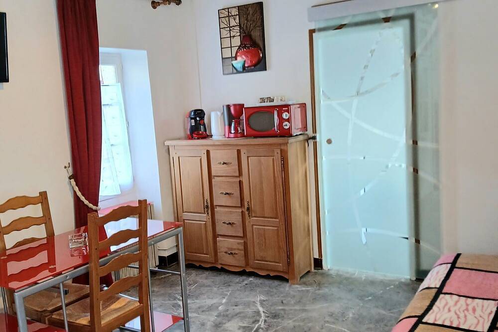 Appartement entier, Studio meublé au cœur du village in Veaugues, Région de Bourges