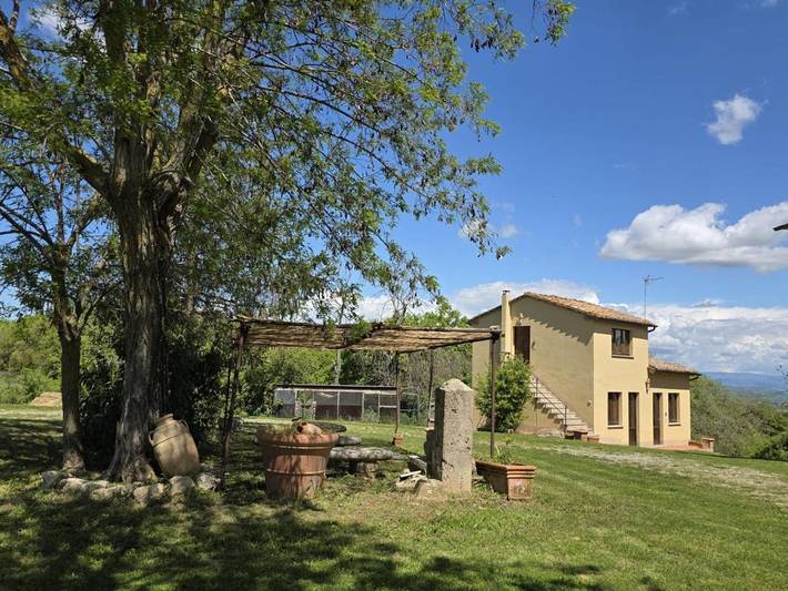 Appartamento per 2 persone, con giardino e vista lago nonché panorama, con animali domestici in Sarteano