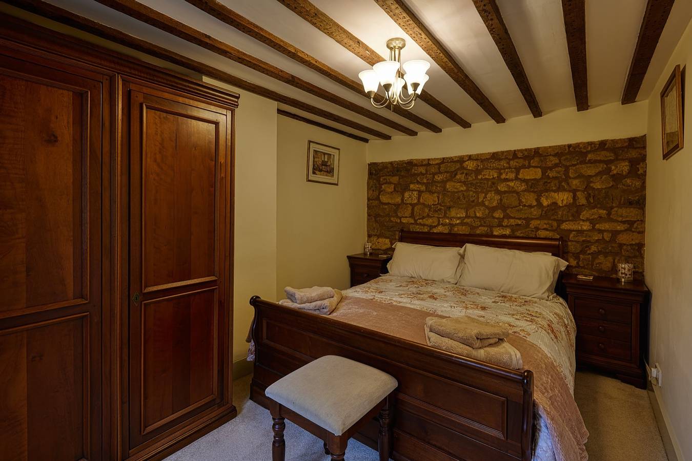 Fab 2 Bed Cotswolds Cottage with Private Courtyard in Warwickshire