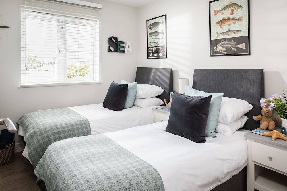 The Rock -  a cottage that sleeps 6 guests  in 3 bedrooms in Camber, East Sussex