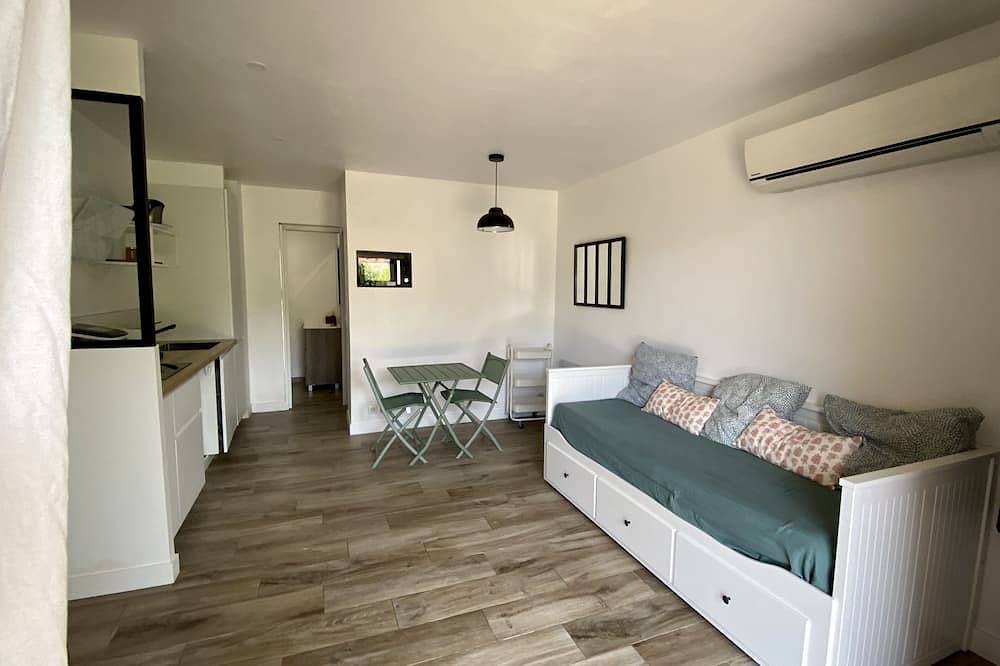 Appartement entier, Appartement les Marines, accès plage à pied. Vue mer. Grande terrasse. in Tiuccia, Casaglione