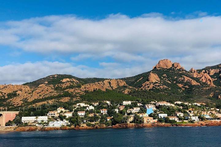 Location de vacances pour 8 personnes, avec jardin et balcon dans Plage d'Anthéor