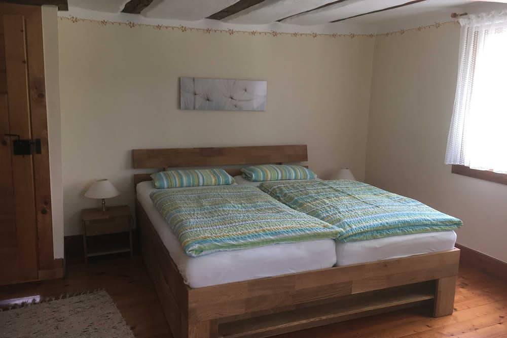 Ganze Wohnung, Historisches Odenwälder Haus mit Haus Elztalblick - Ferienwohnung A in Mudau, Neckar-Odenwald-Kreis