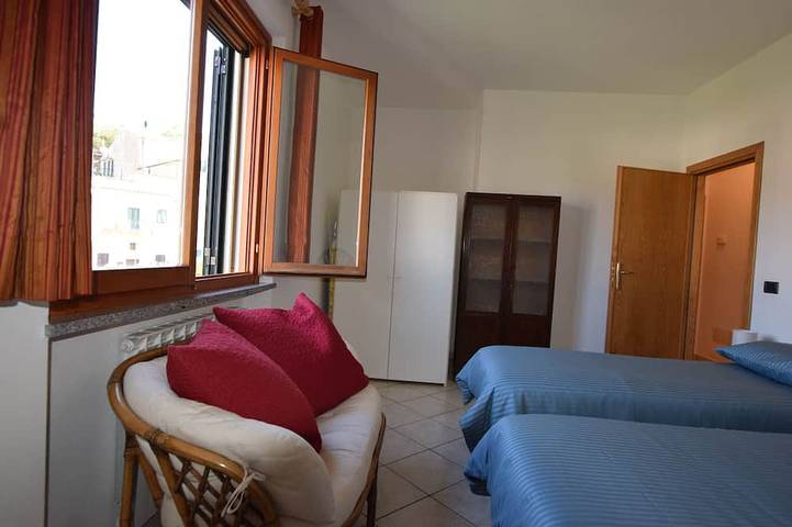 Entire apartment, Holiday Apartment Ciliegio, Marina di Campo convenient for the beach and center. in Marina di Campo, Campo nell'Elba