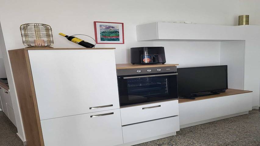 Ferienwohnung für 5 Personen, mit Pool und Balkon in Sibenik