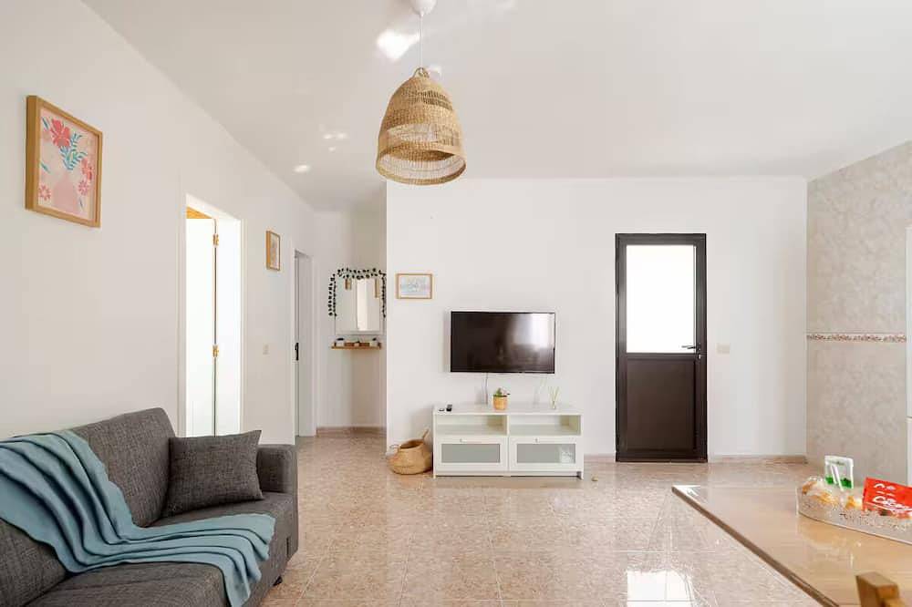 Entire apartment, Roque del Oeste, 2A, next to the sea in Famara Beach, Teguise