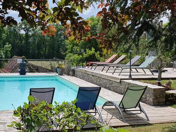 Cottage pour 2 personnes, avec jardin et terrasse ainsi que vue et piscine à Padirac