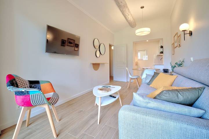 Entire apartment, Apartment in a private estate south of the Luberon in Mallemort, Arles region
