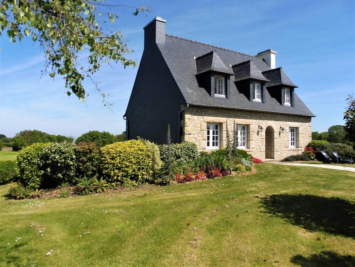 Location de vacances pour 7 personnes, avec Jardin à Penvénan