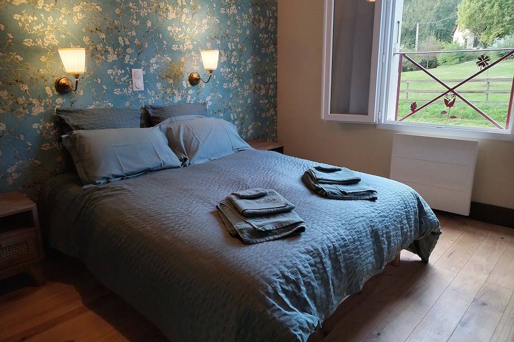 Country house by the river, swimming and fishing Pets welcome in Saint-Paul-de-Vern, Massif Central