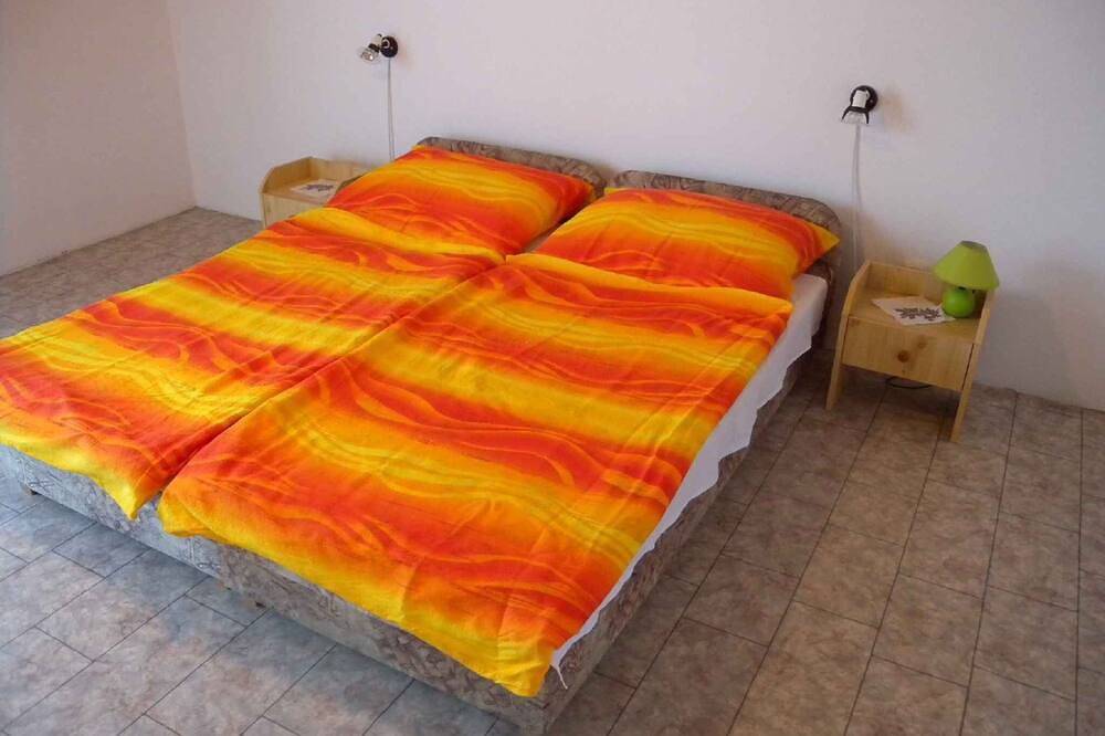 Ganze Wohnung, Ferienwohnung mit Terrasse, Grill und Wlan in Gyenesdias, Balaton Hochland Nationalpark