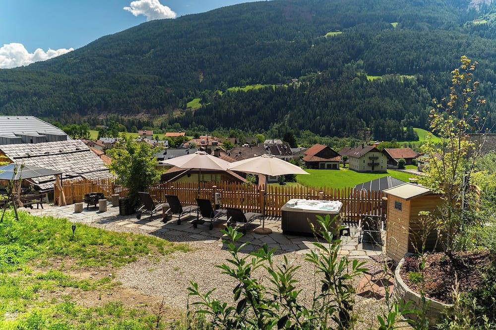 Ganze Wohnung, Zirm Apartment - mit Open Air Jacuzzi & Infrarotsauna! in St. Sigmund, Kiens