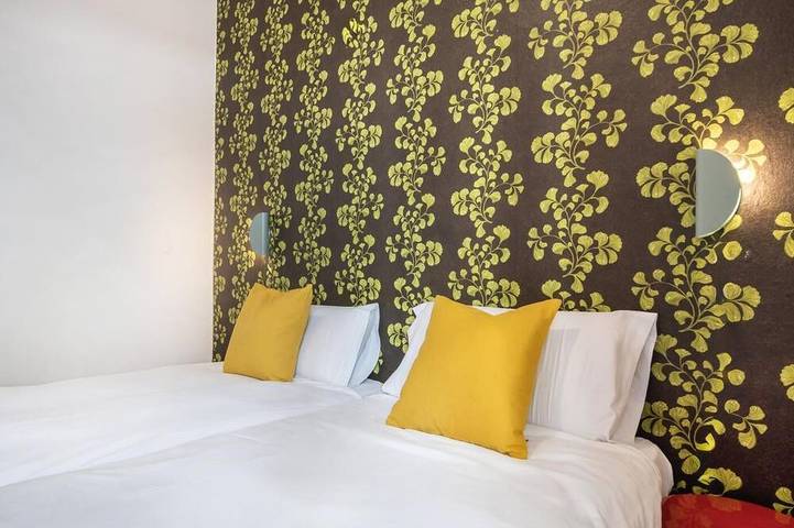 Entire apartment, Oasis with a sunny terrace in the heart of Gracia in Barcelona Centre, Barcelona