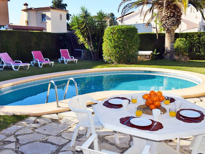 Villa für 10 Personen, mit Terrasse und Garten in Oliva
