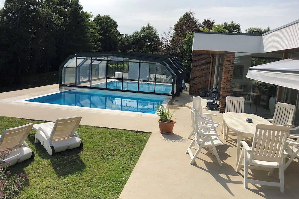 Architect House 1975 renovated with swimming pools on 6000 m2 near Honfleur in Manneville-sur-Risle, Bernay region