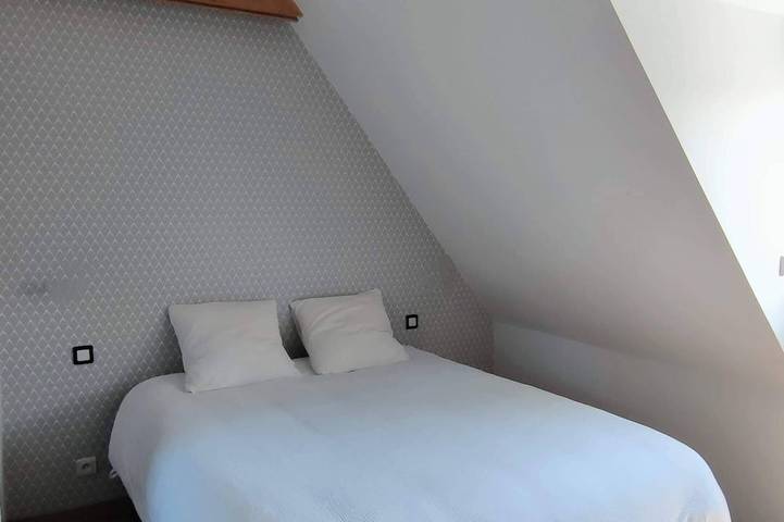 Location de vacances pour 12 personnes, avec Jacuzzi ainsi que Terrasse et Jardin à Plonéour-Lanvern - 4