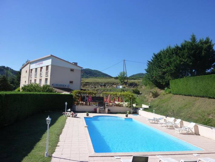 Hôtel pour 2 personnes, avec Terrasse ainsi que Jardin et Piscine