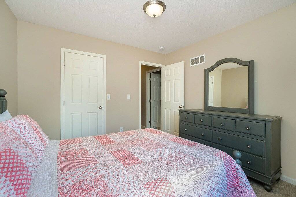 Lovely Home Near South Kansas City in Grandview, Missouri