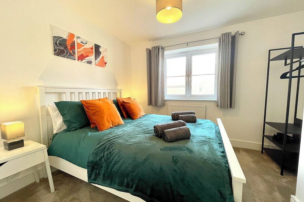 New Cosy Stylish 2 bedroom / 2 bathroom House with Parking, in Bishops Stortford in Bishop's Stortford, Hertfordshire