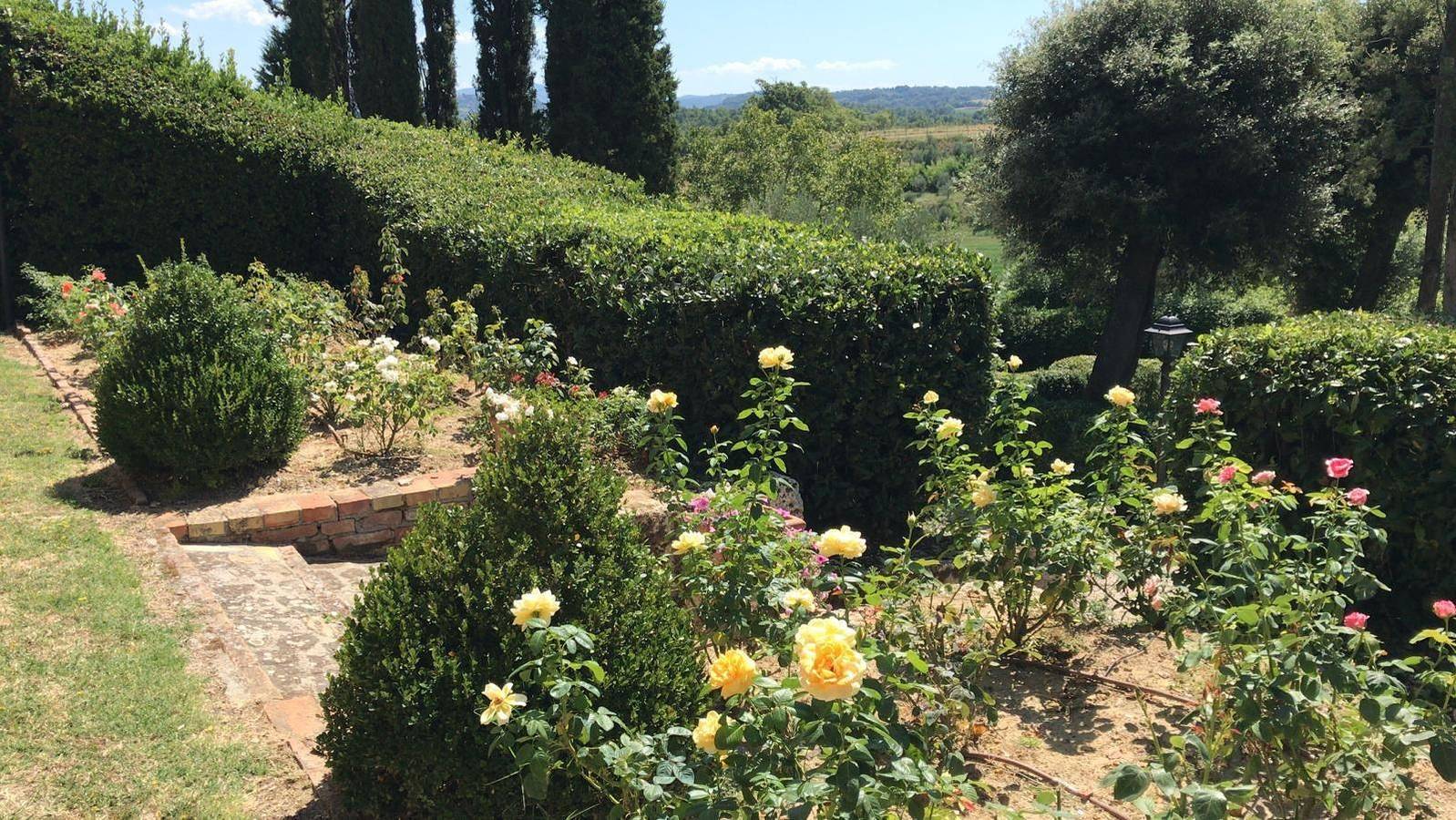 Ganze Ferienwohnung, Wunderschöne Wohnung in Chiusi mit Gemeinschaftspool mit Panoramablick in Chiusi, Chianti