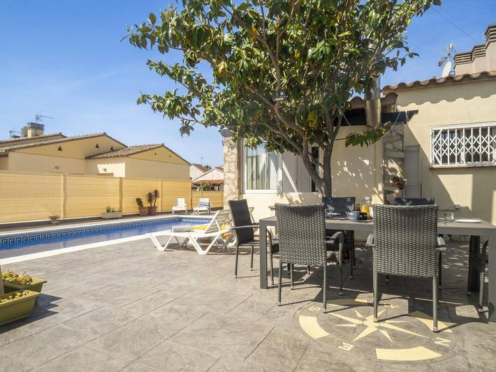 Villa pour 6 personnes, avec terrasse ainsi que vue et jardin à L'Escala - 4