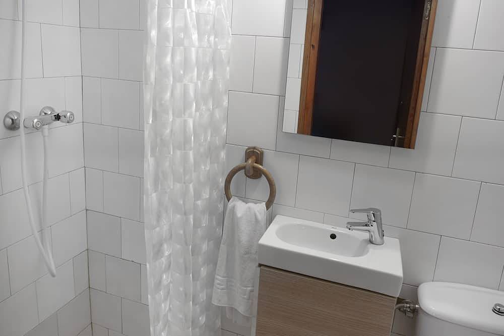 Very well located house with rustic charm for 4 people (near Girona, Costa Brava in Vilamarí, Vilademuls