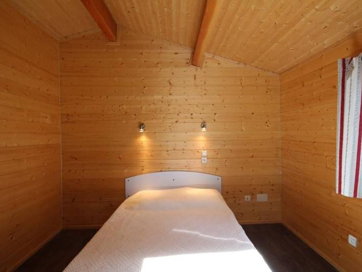 Barrierefreies Chalet am Teich mit Wifi in Planchez, Naturpark Morvan