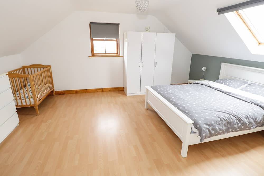 Tallagh Road, pet friendly, with open fire in Belmullet, County Mayo in County Mayo