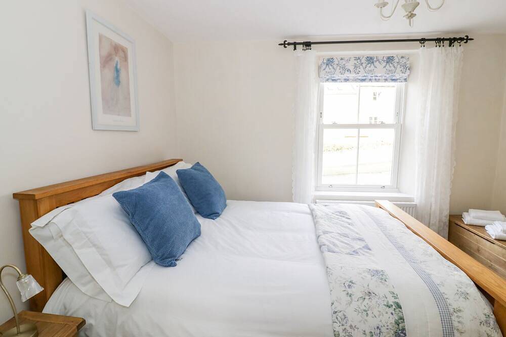 Victoria Cottage, pet friendly, with open fire in Chipping Norton in Chipping Norton, Oxfordshire