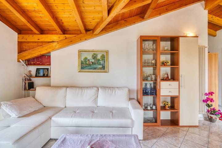 Ganze Wohnung, Casa Maddalena Private Beach, 2Br Sleeps 4 in Cadrezzate, Cadrezzate con Osmate