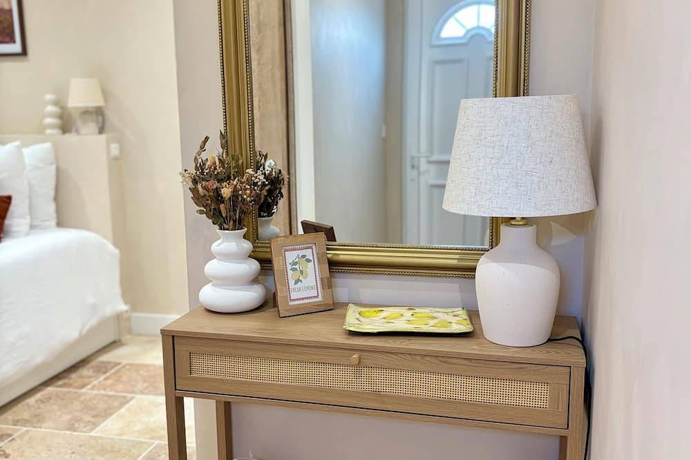 Ganze Wohnung, Provençal Retreat for 2 People in Monteux in Monteux, Vaucluse