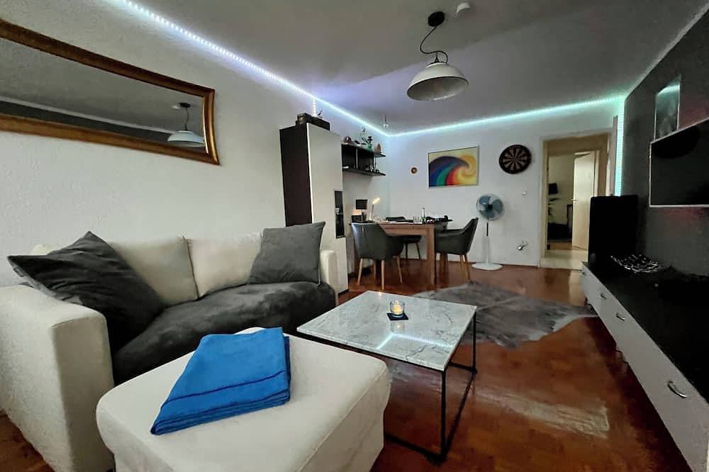 Ganze Wohnung, Nice Isar apartment for 2 people in Munich South,near subway line 3 and S-Bahn7 in München Forstenried, München
