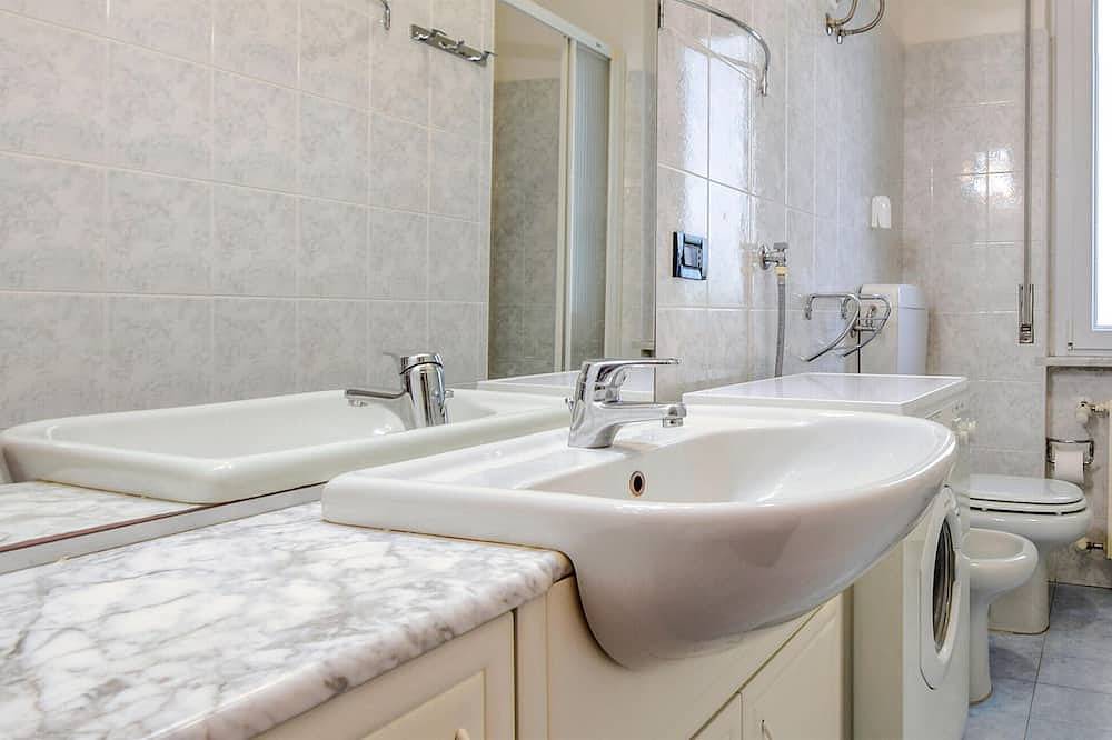 Entire apartment, Beach front apartment in Borghetto Santo Spirito, Riviera di Ponente