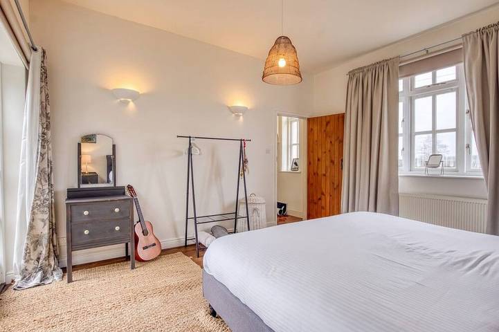Spacious 5-bedroom home with cinema room, Aga kitchen & forest walks in East Boldre, Hampshire