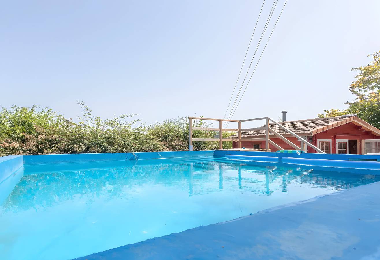 Casa vacacional «Villa Arja» con piscina compartida, Wi-Fi y aire acondicionado in Parbayse, Béarn