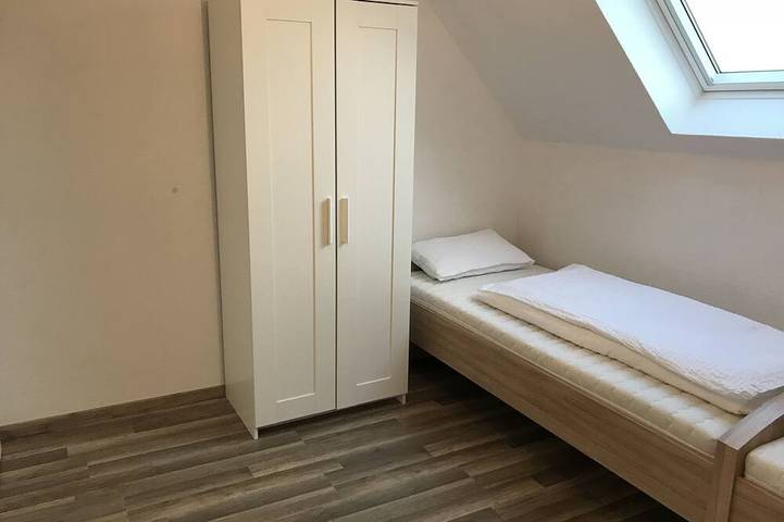 Modernes Ferienhaus mit wunderschönem Ausblick auf die Wolfsburg in Neustadt-Stadtmitte, Neustadt an der Weinstraße
