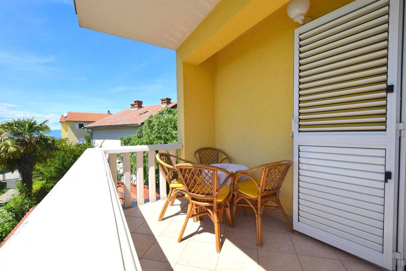 Ganze Wohnung, Apartment Mirela in der Nähe des Zentrums in Malinska-Dubašnica, Krk